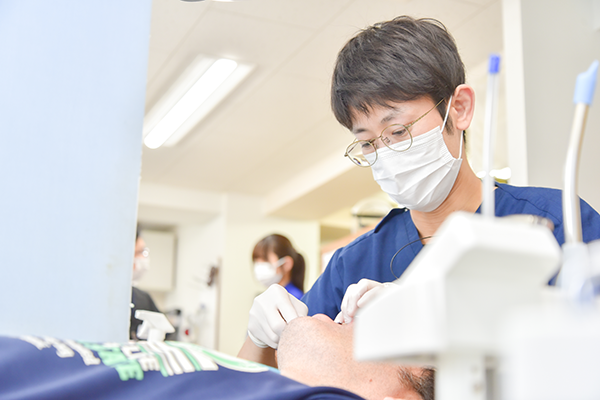 痛くない方法で、痛くないポイントへ麻酔